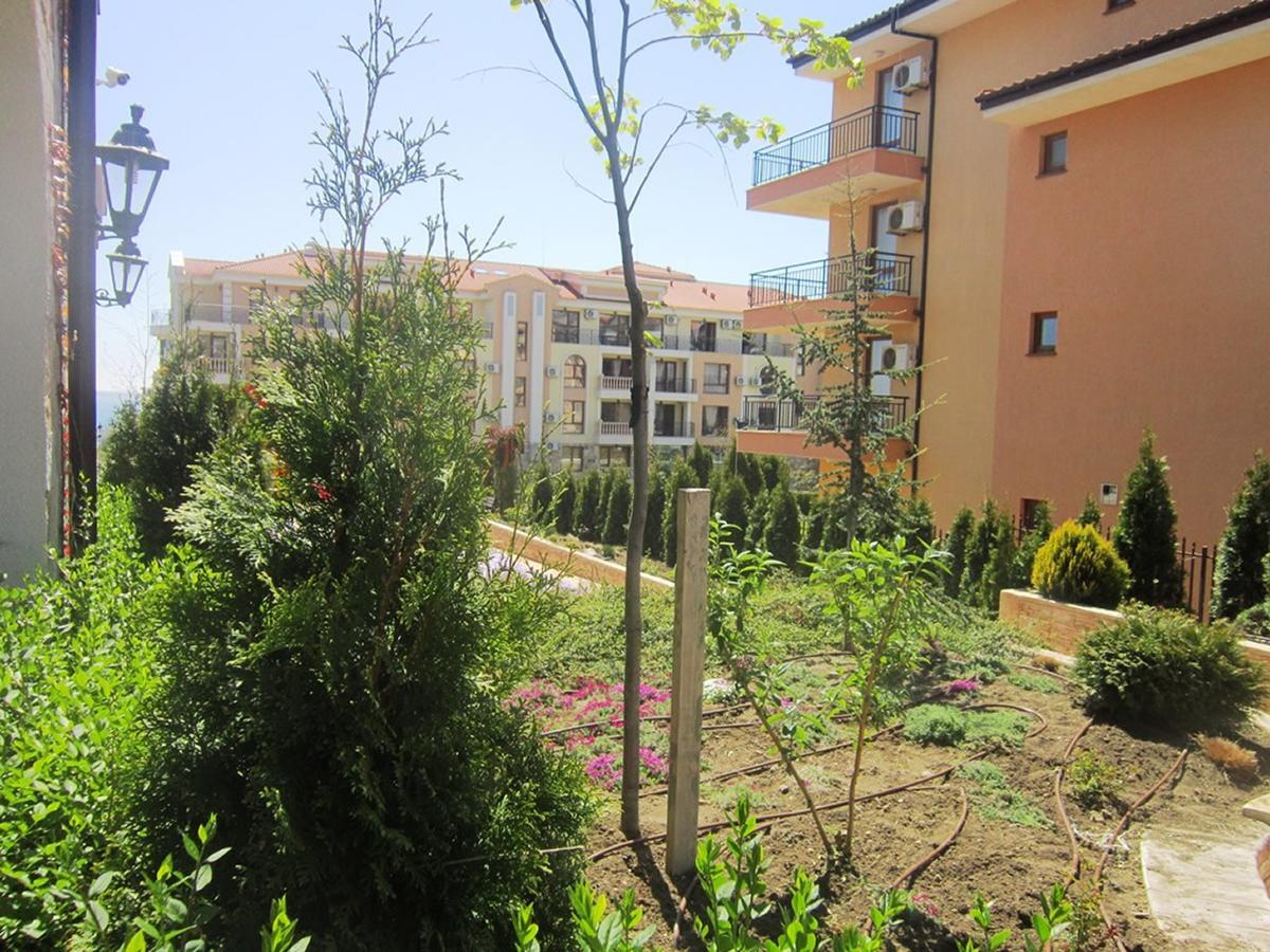 Aparthotel Artur Sveti Vlas Bagian luar foto