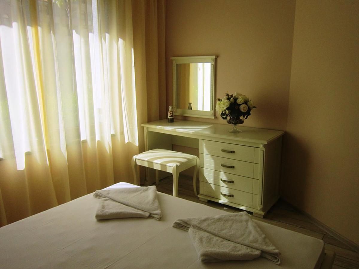 Aparthotel Artur Sveti Vlas Bagian luar foto
