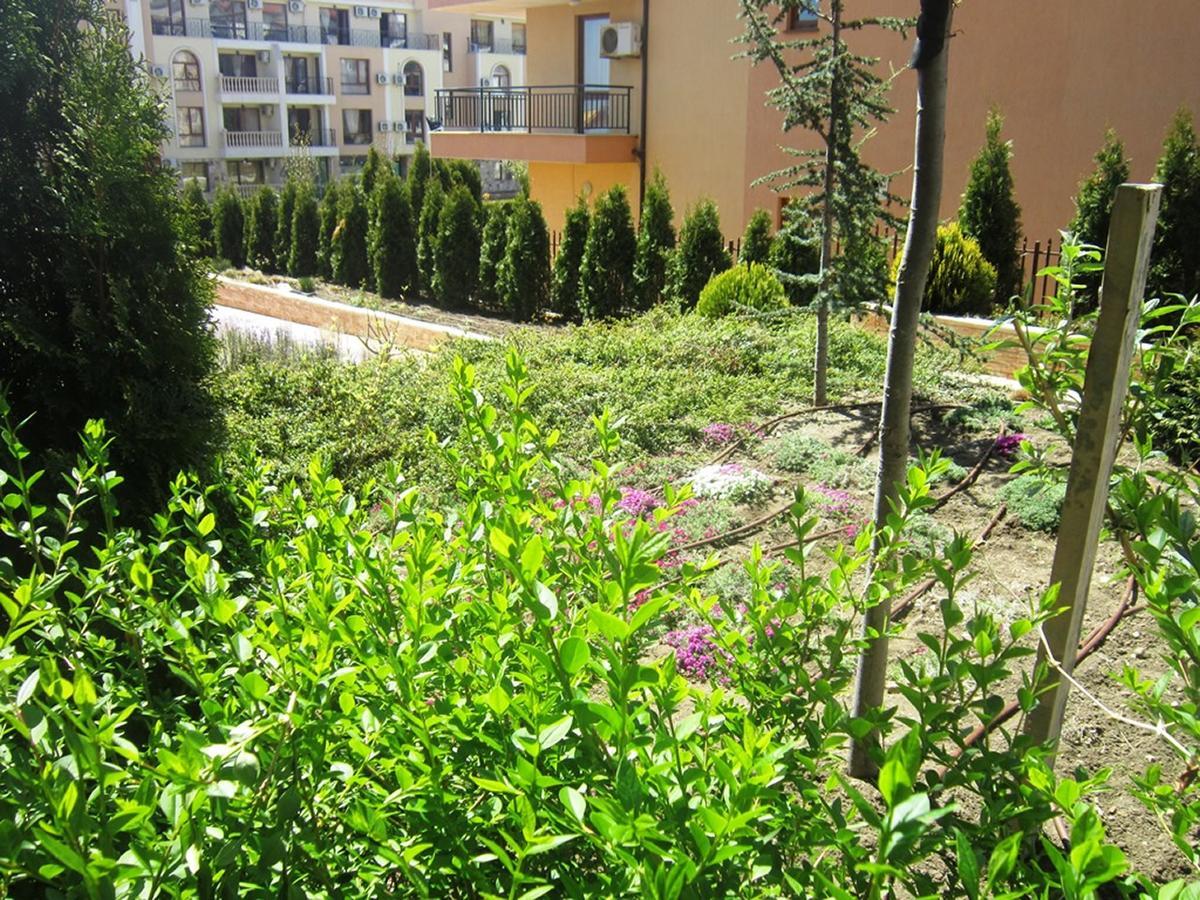 Aparthotel Artur Sveti Vlas Bagian luar foto