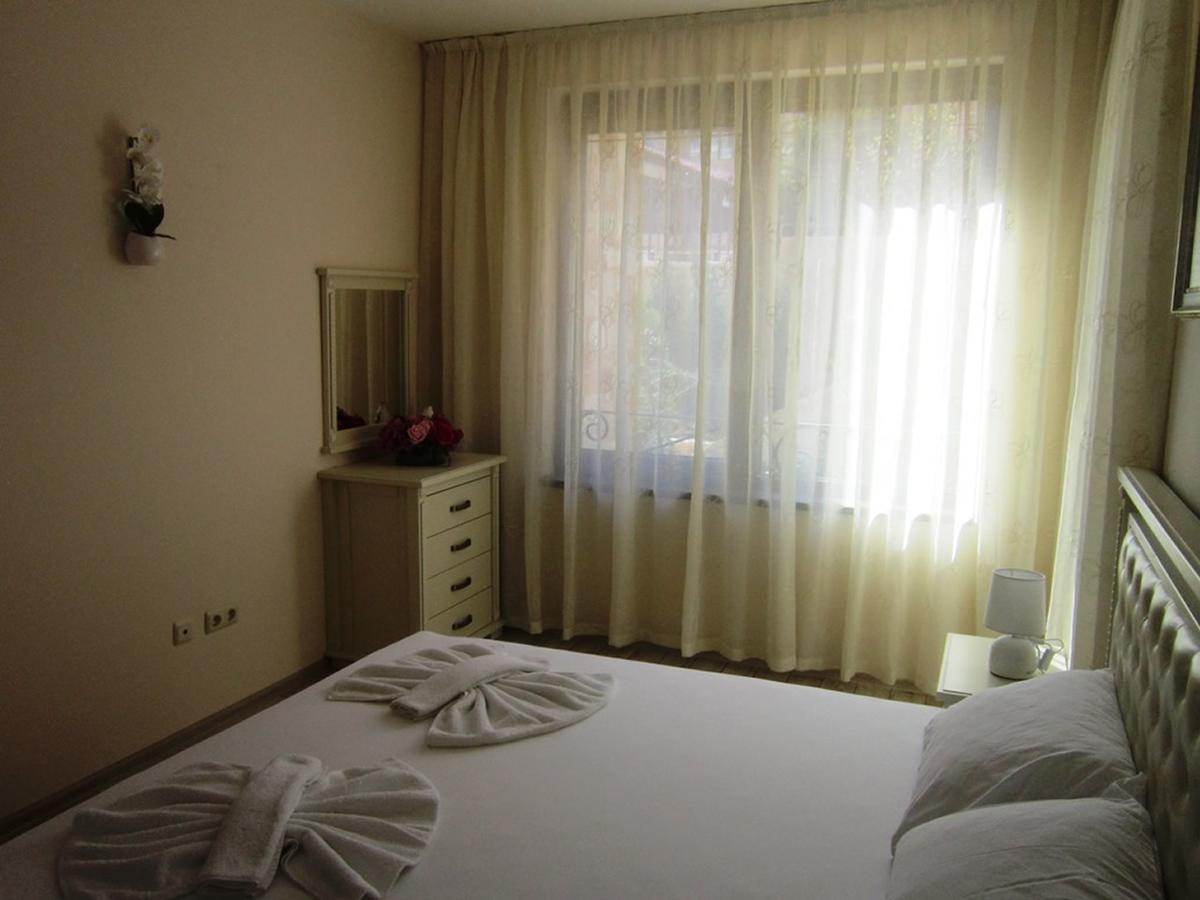 Aparthotel Artur Sveti Vlas Bagian luar foto