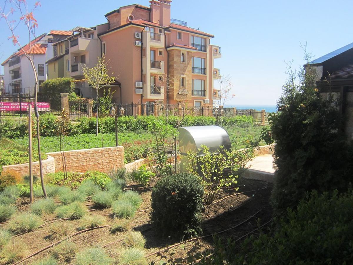 Aparthotel Artur Sveti Vlas Bagian luar foto
