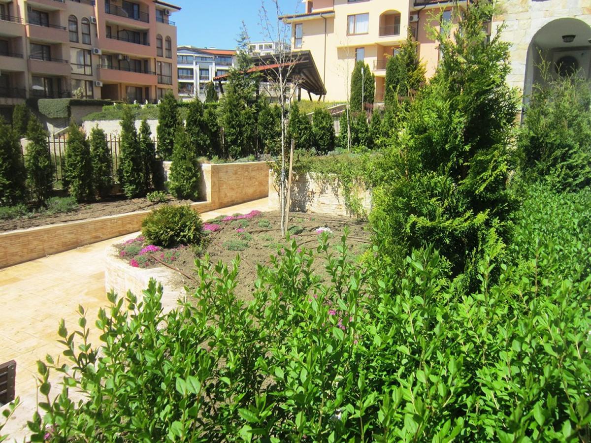 Aparthotel Artur Sveti Vlas Bagian luar foto