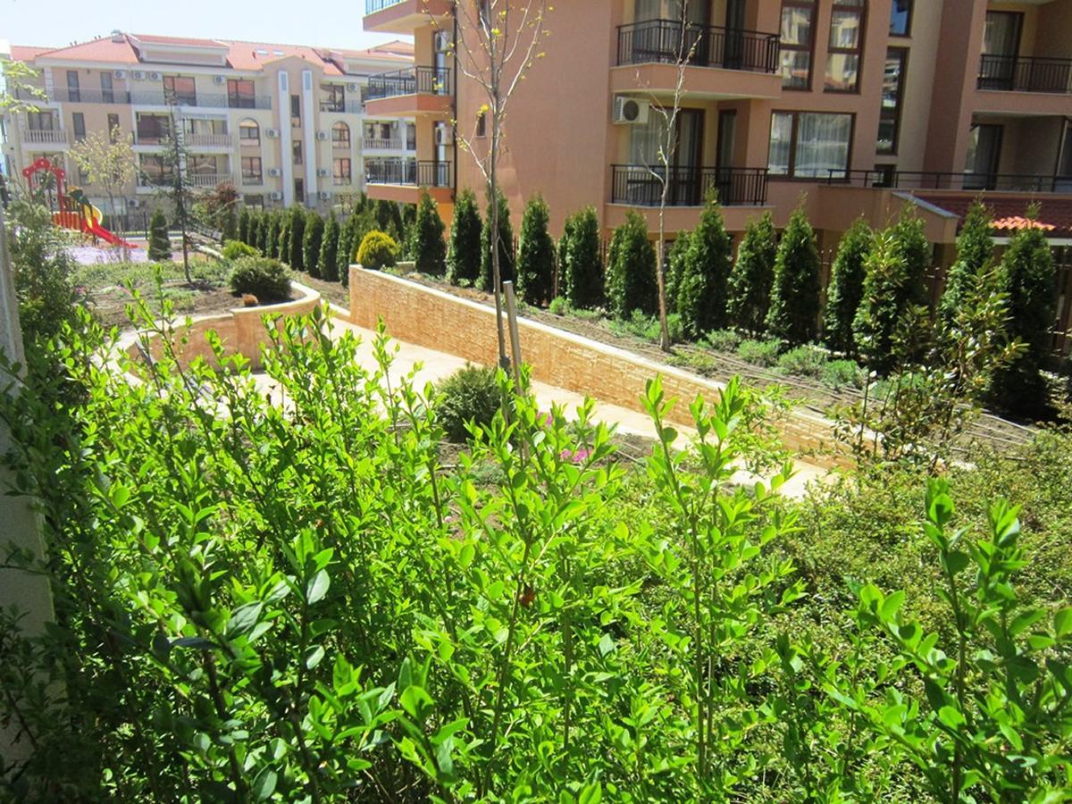 Aparthotel Artur Sveti Vlas Bagian luar foto