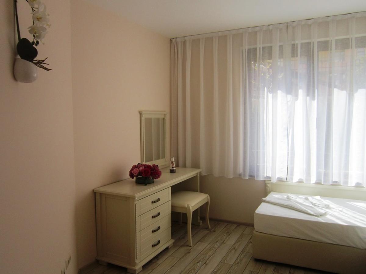 Aparthotel Artur Sveti Vlas Bagian luar foto