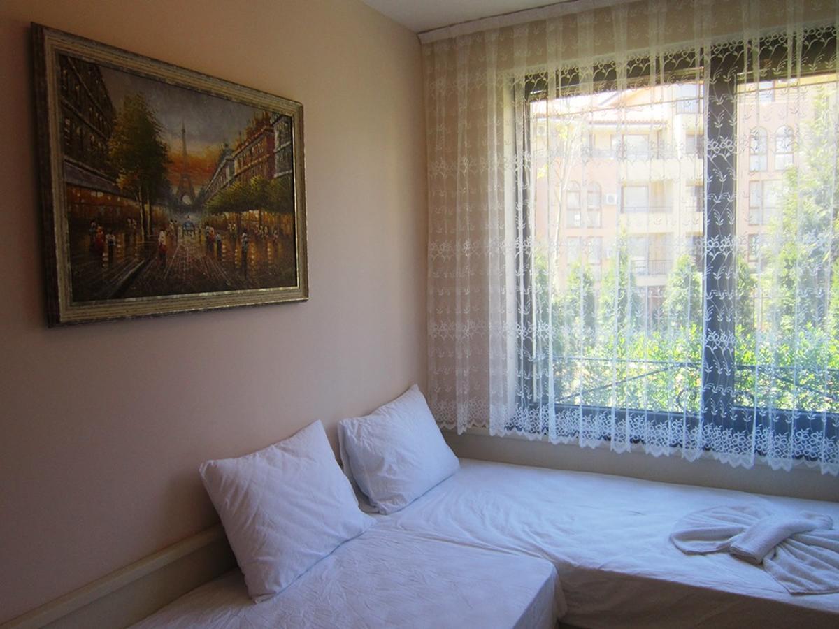 Aparthotel Artur Sveti Vlas Bagian luar foto