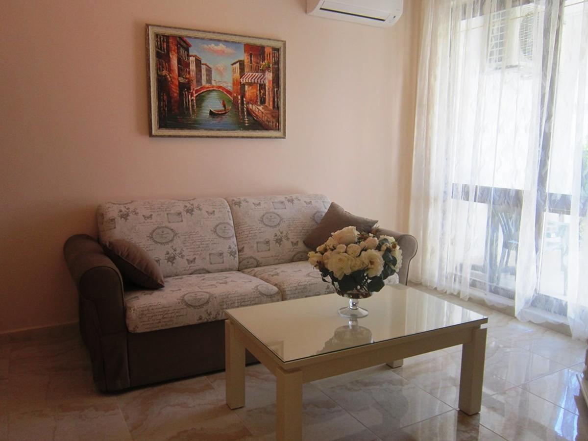 Aparthotel Artur Sveti Vlas Bagian luar foto